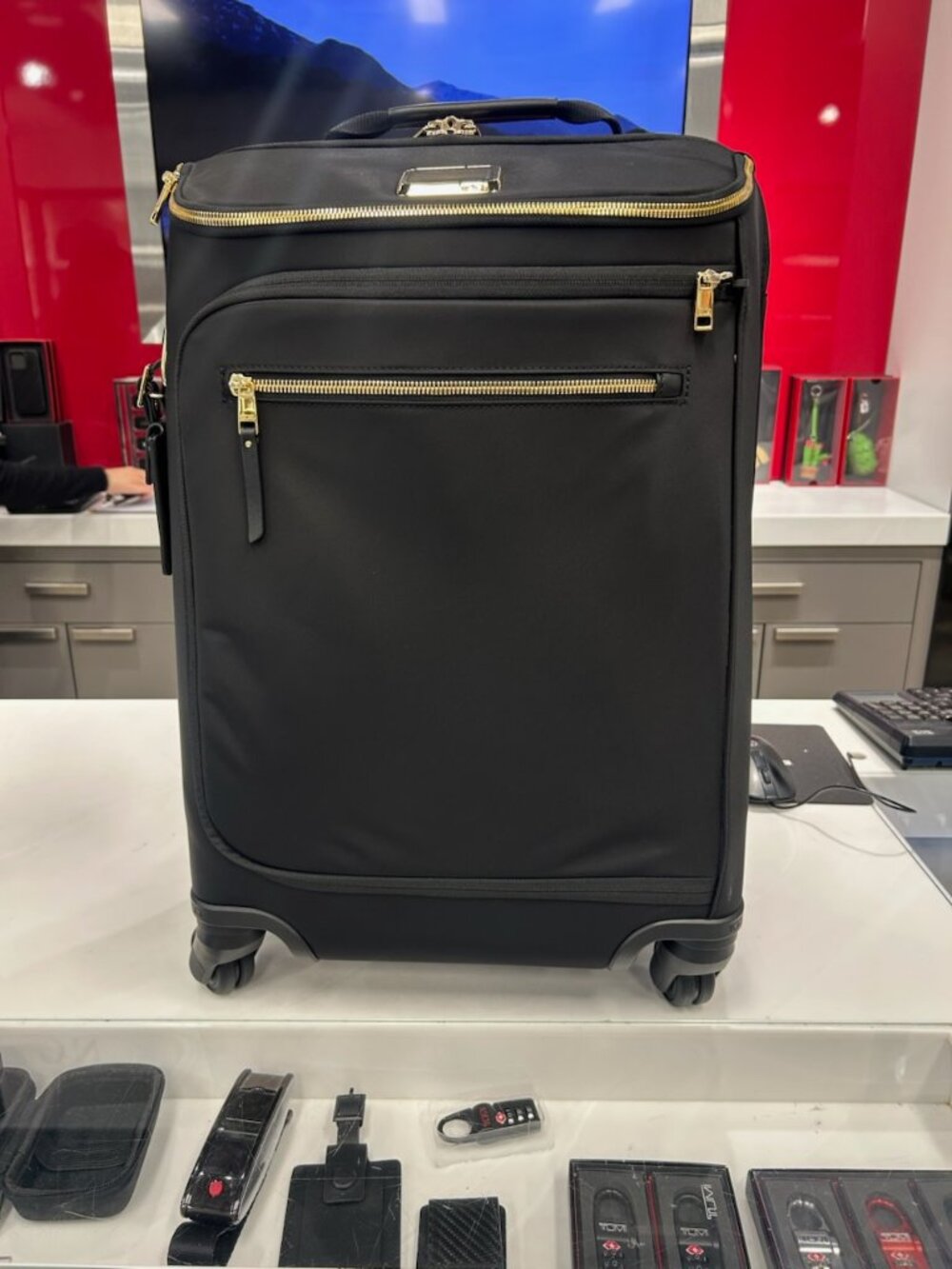 TUMI Voyageur Léger International Carry-On 22” Black Gold Spinner 155027-2693